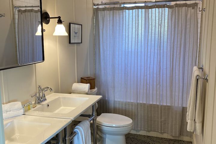 Room 127 of 181