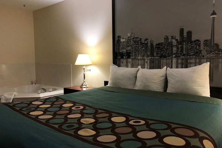 Room 25 of 40