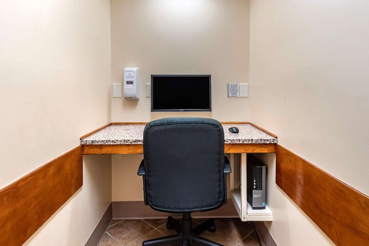 Business Center 32 of 32