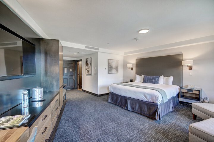 Room 105 of 242