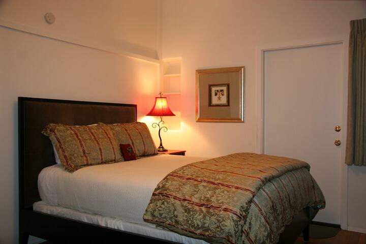 Room 32 of 81