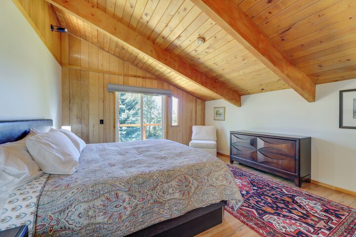Spacious Pinedale Home w / Mountain Range View