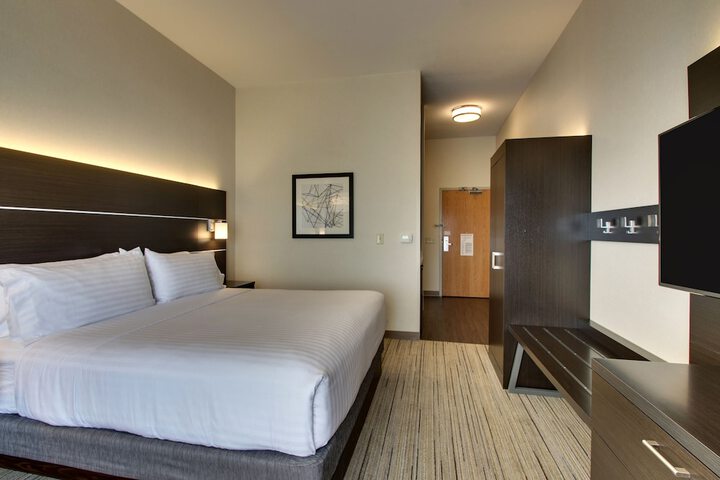 Holiday Inn Express & Suites Morris by IHG