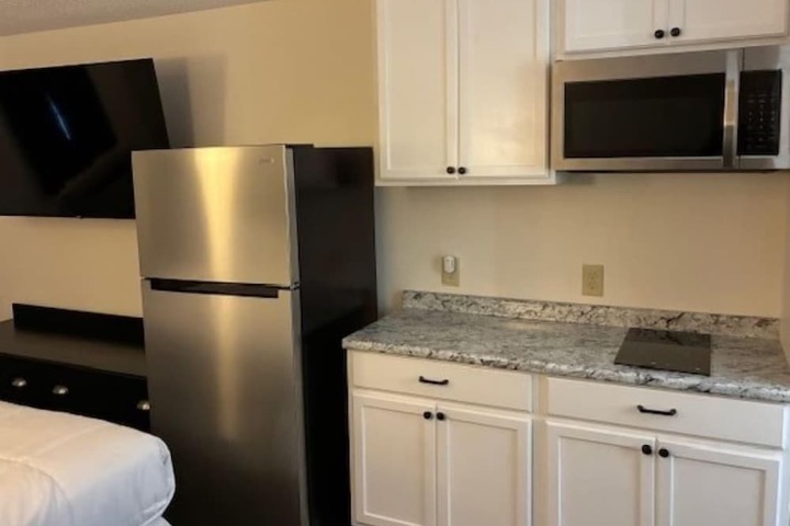 Suite Stay Talladega