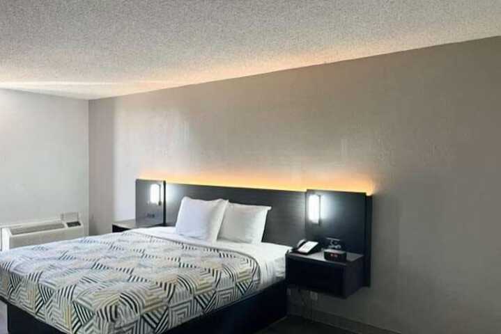 Room 16 of 19