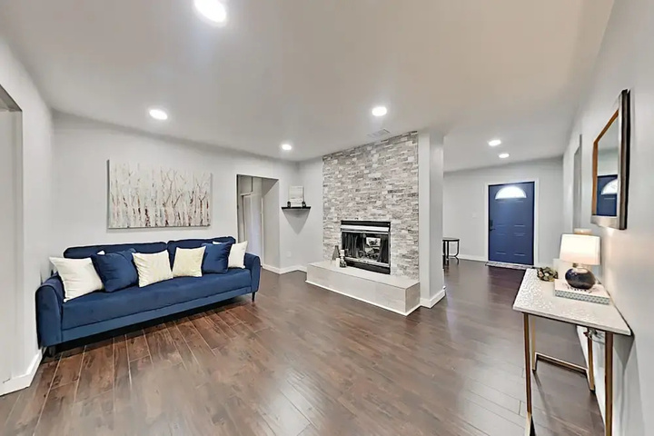 Charming Getaway W / New Kitchen & Private Backyard 3 Bedroom Home