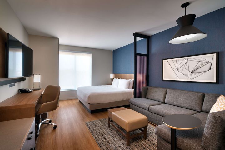 Room 17 of 33