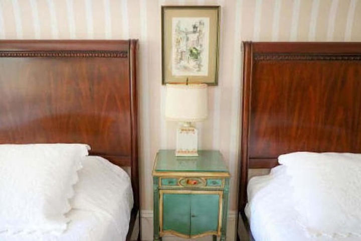 Room 14 of 33
