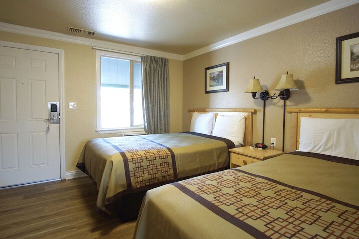 Green Gables Motel & Suites