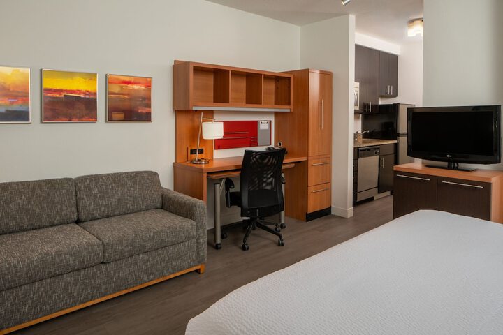 Room 17 of 36