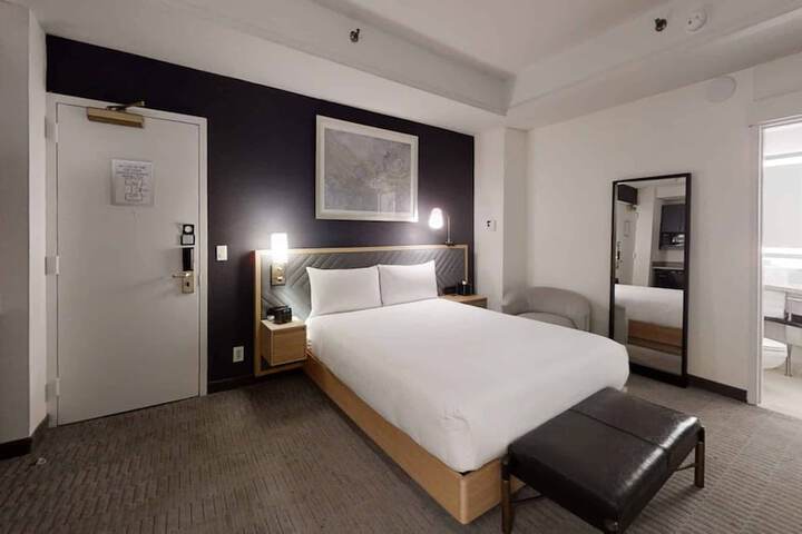 Room 27 of 37