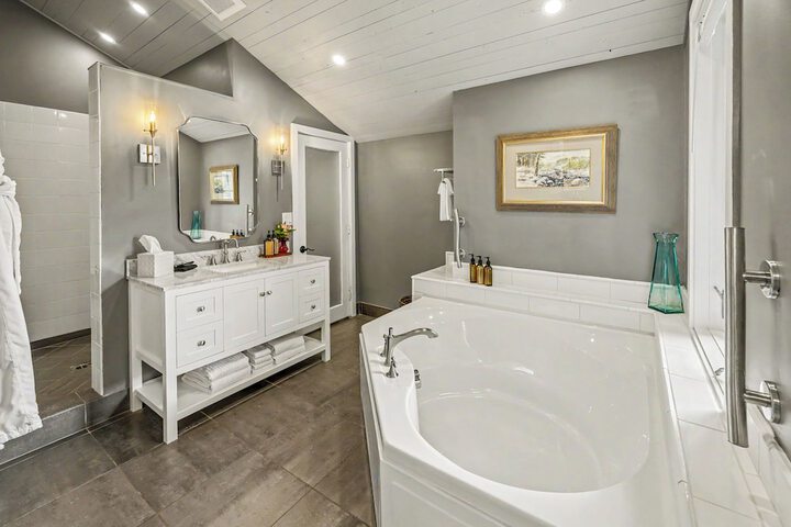 McCully House Inn