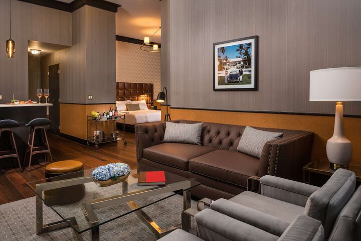 Room 43 of 61
