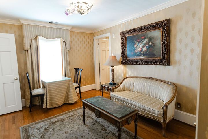 Room 10 of 80