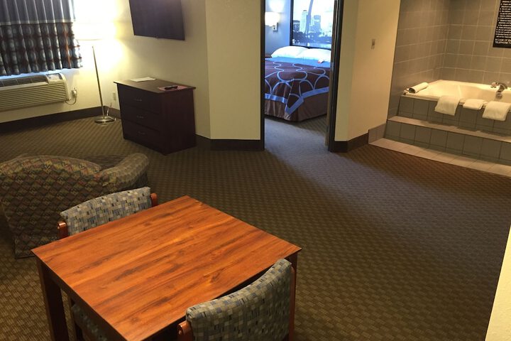 Room 25 of 34