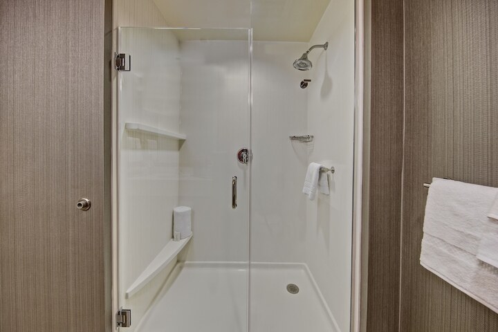 Room 13 of 46