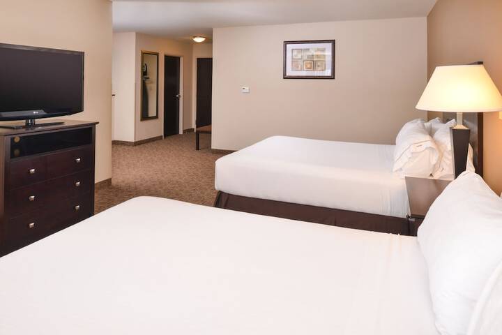 Holiday Inn Express & Suites Wheeling by IHG