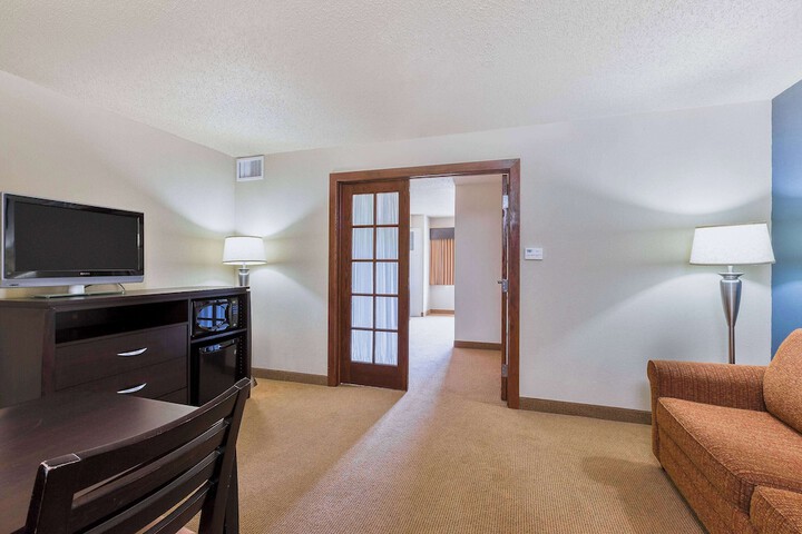 AmericInn by Wyndham Monmouth