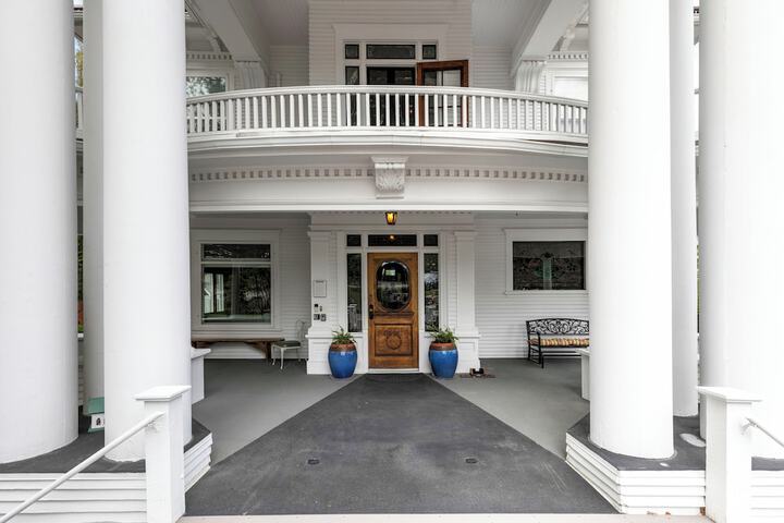 Hotel 12 of 54