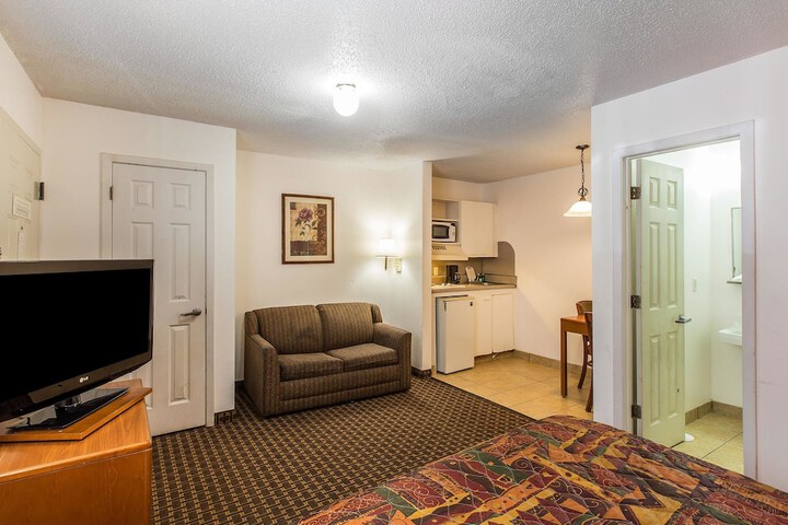 Room 25 of 33