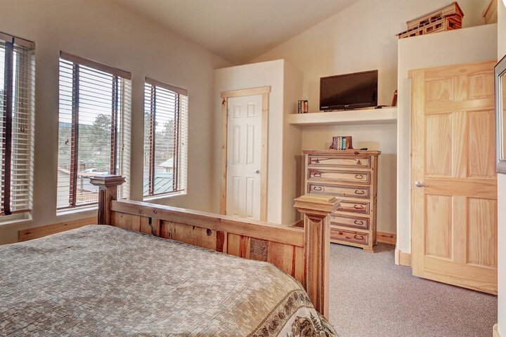 Eagle Fire Lodge & Cabins