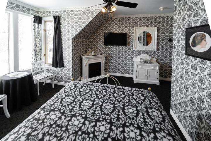 Room 49 of 103