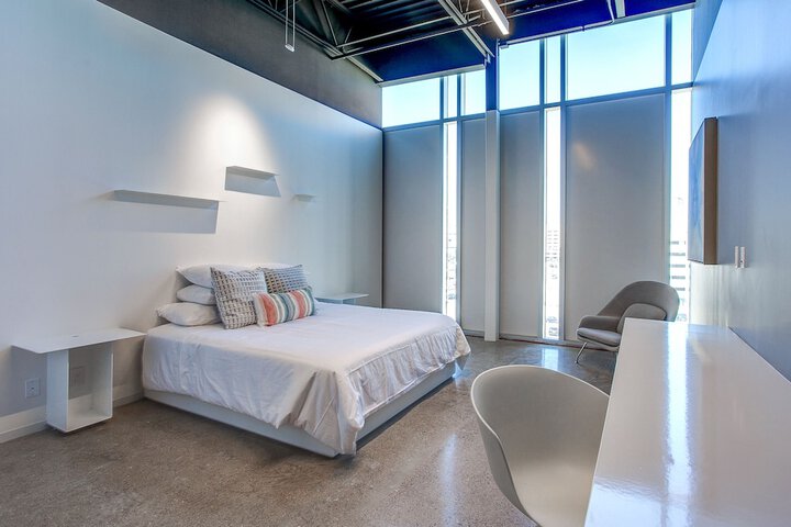 Room 16 of 46