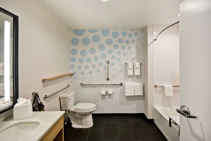 Room 10 of 34