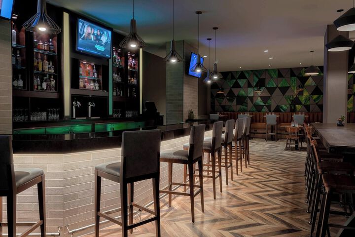 Lounge 67 of 73
