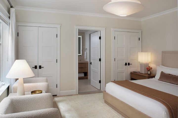 Room 102 of 151