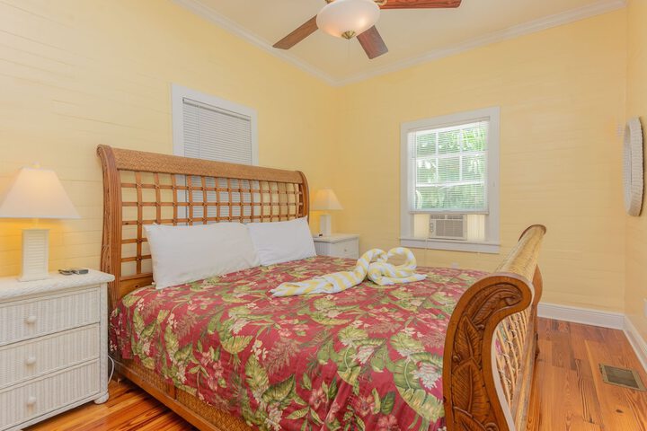 Room 25 of 77