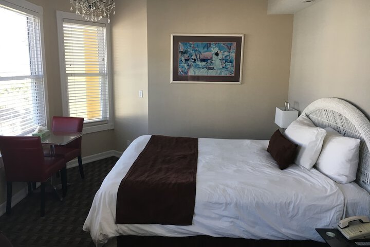 Glenmore Plaza Hotel