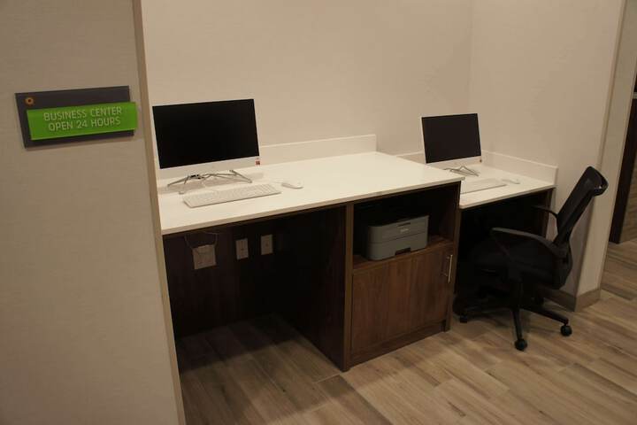 Business Center 31 of 31