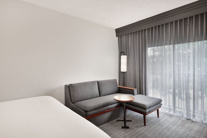 Room 33 of 48