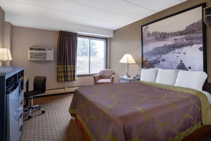 Super 8 by Wyndham Owatonna