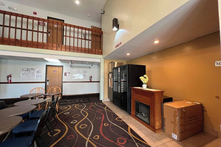 Deluxe Inn