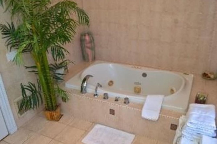 Hot Tub 66 of 68