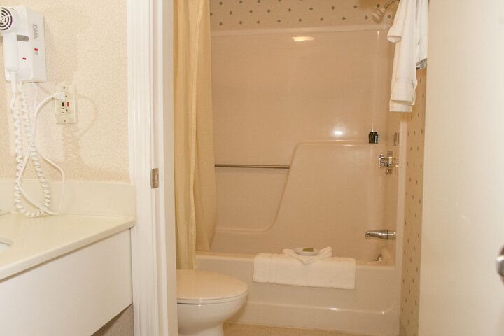 Flagship Inn and Suites