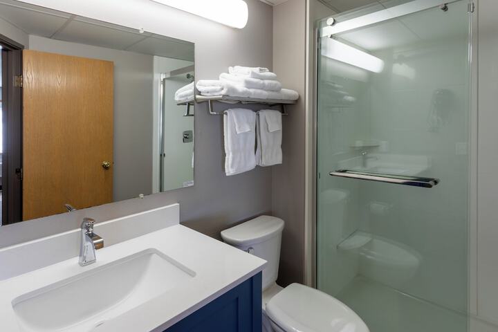 Paynesville Inn & Suites