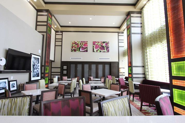 Hampton Inn & Suites Dallas Market Center