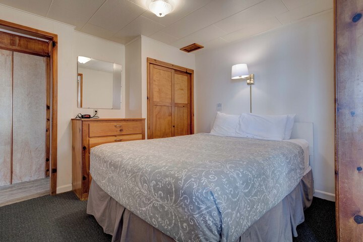 Ester Lee Oceanview Inn