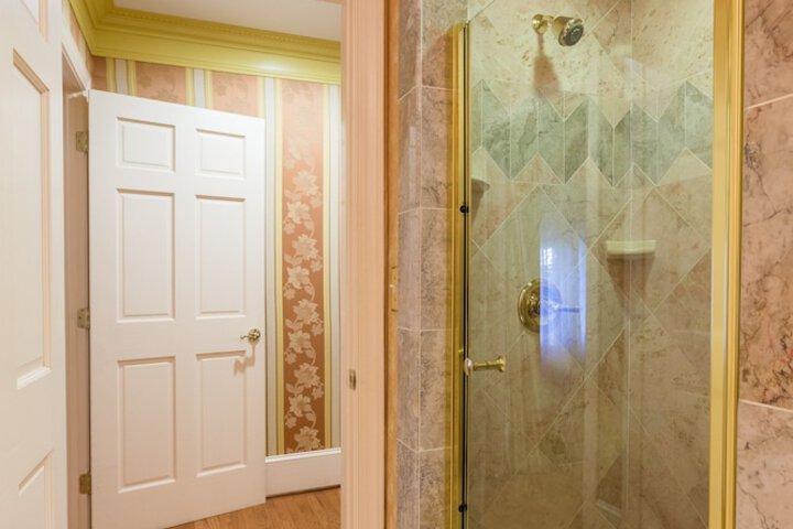 Room 13 of 80