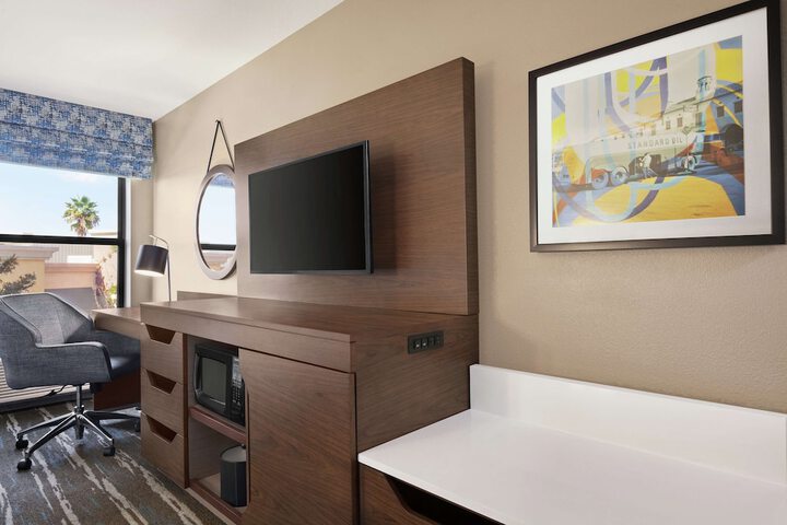 Room 16 of 27