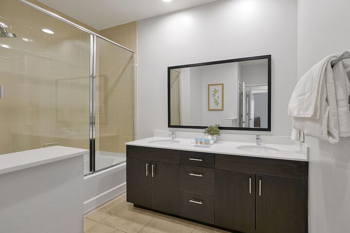 Regal Oaks Resort Vacation Townhomes by IDILIQ