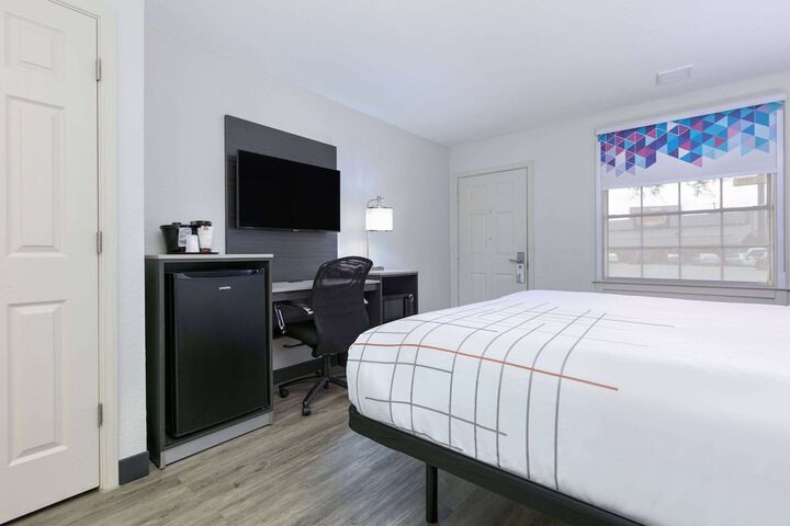 Room 84 of 102