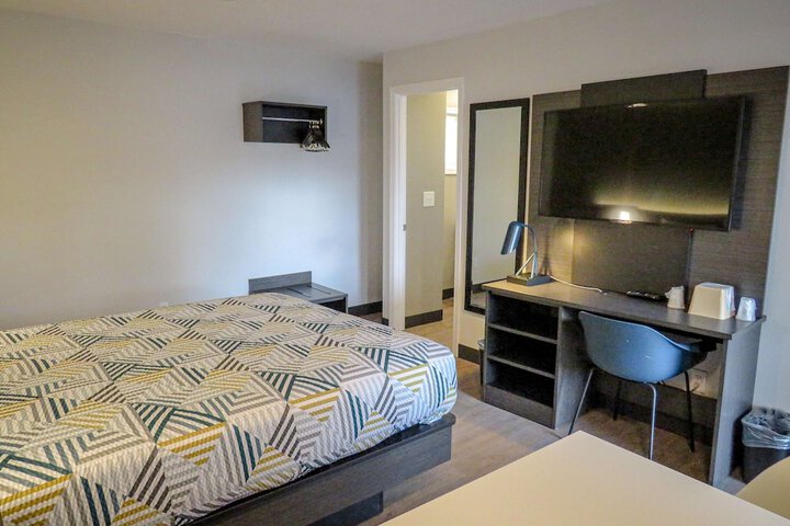 Room 10 of 37