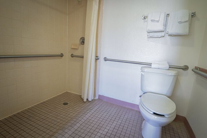Room 17 of 38