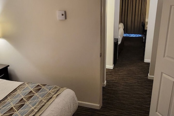 Room 11 of 43