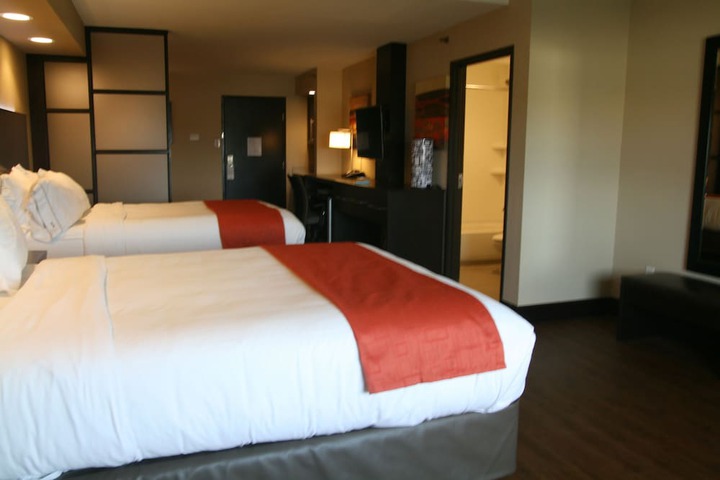 Room 71 of 103