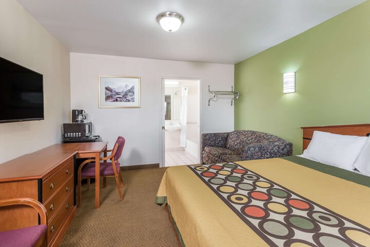 Room 8 of 13
